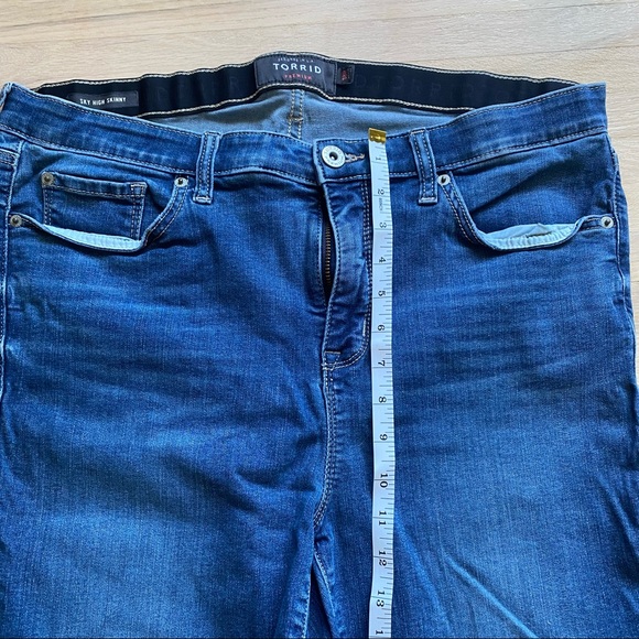 Torrid Premium Sky High Skinny Blue Jeans Medium Wash Woman’s Size 18R - Picture 10 of 11